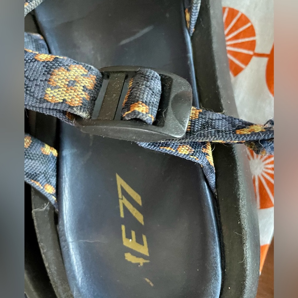 American Eagle 90’s Retro Thong Flip Flop Adjustable Floral Sandals. Comfy! - Picture 7 of 7